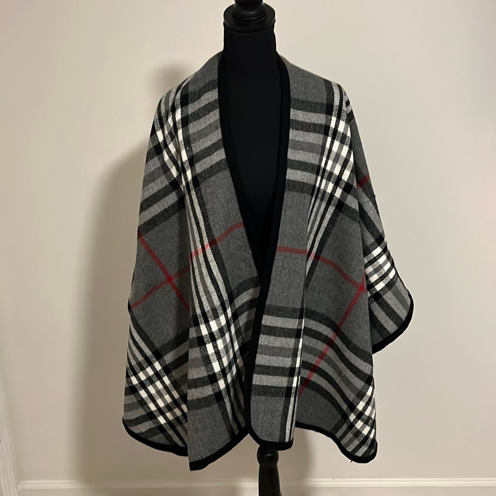 Fraas Plaid Open Arm Wrap